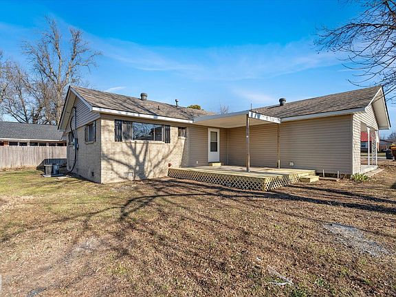 4th image of 911 NW 5th St