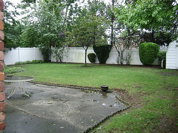 2nd image of 3833 Hollis Ln