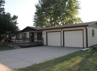 201 S Cedar St, Goessel, KS 67053