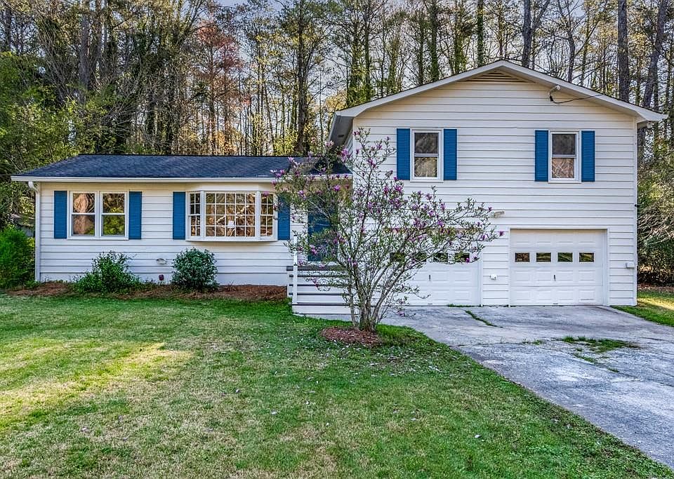 1st image of 3090 Karen Ln NE
