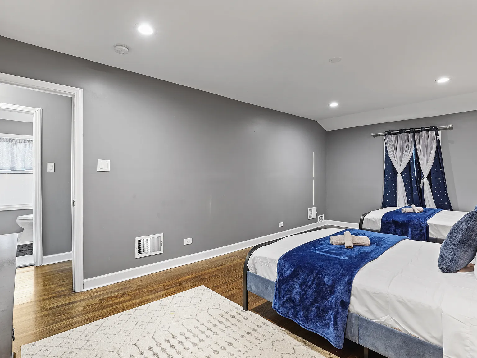 749 Manchester Ave — Photo 2
