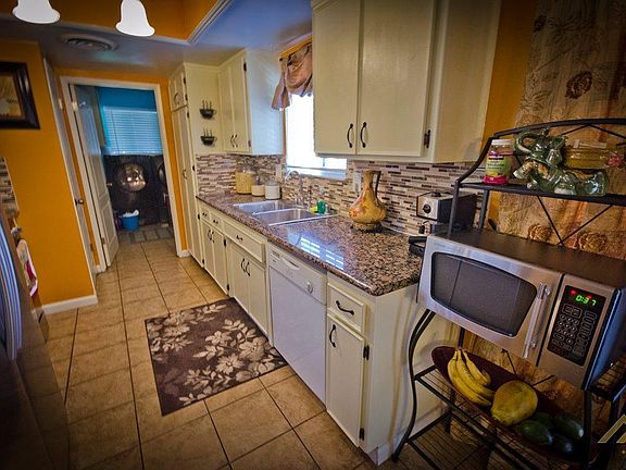 5th image of 208 Lois Ln