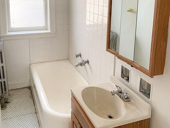 4th image of 1608 W Sunnyside Ave APT 2S
