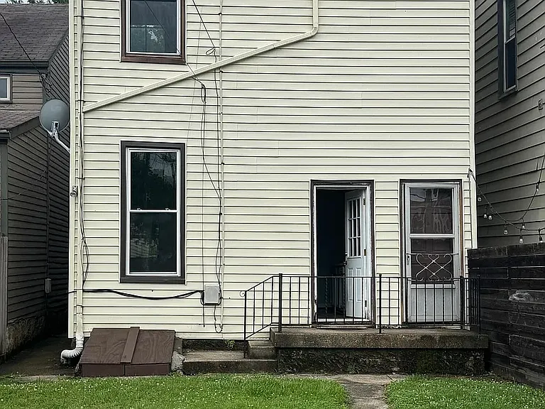 911 Park Ave — Photo 17