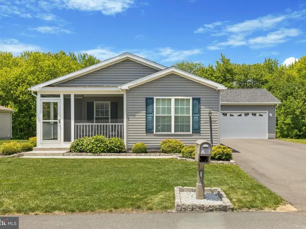 33 Sandpiper Dr, Bechtelsville, PA 19505