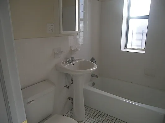 Rented by Tryax Realty Management | media 2