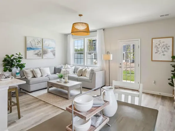 138 Corolla Dr, Egg Harbor Township, NJ 08234