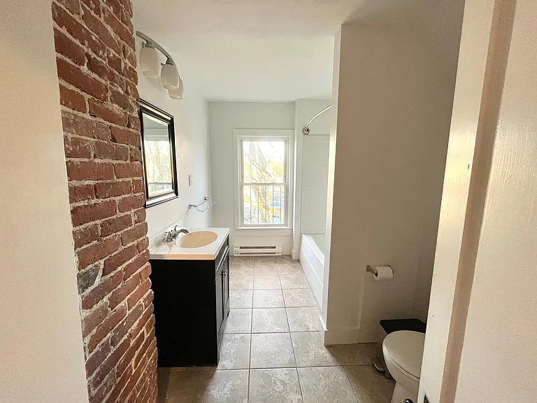 36 Lexington St — Photo 11