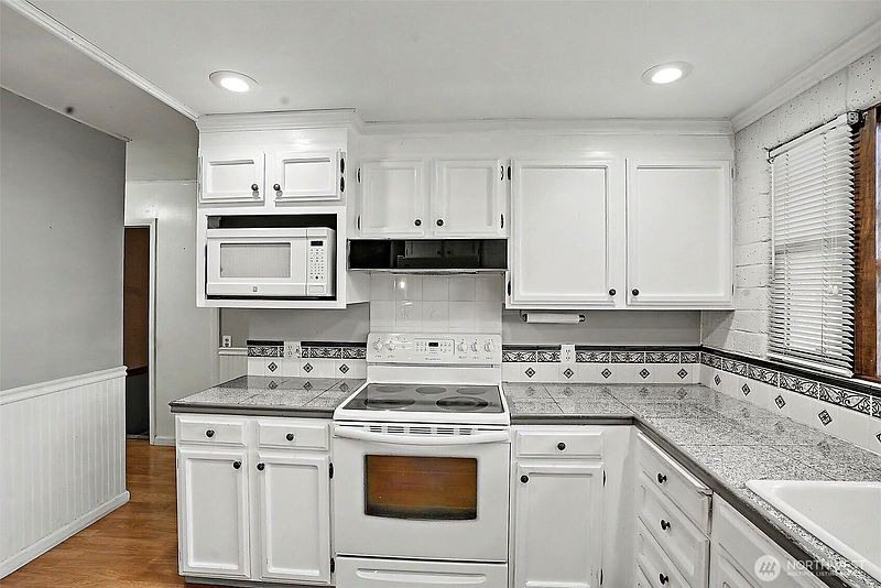 5th image of 415 R Street NE