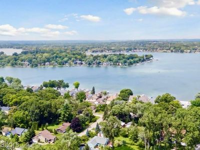 2915 Greenbrooke Ln, West Bloomfield, MI, 48324