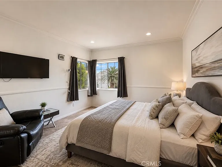 5807 Sylvia Ave — Photo 11