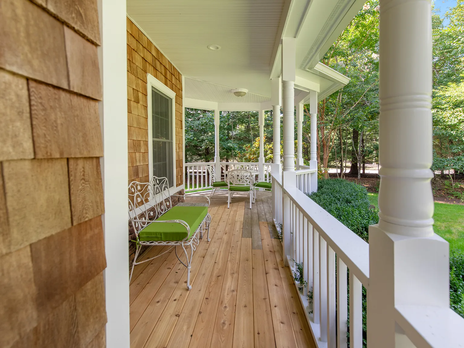 Luxurious Sagaponack Home, Newly Renovated. Spacious and Modern! — Photo 2