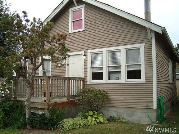 4th image of 1110 Bloomington Ave