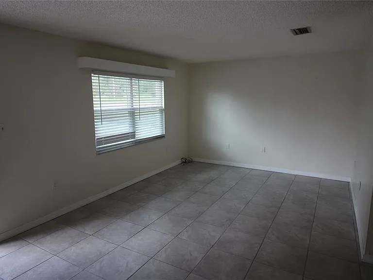 920 Columbia Ave — Photo 4