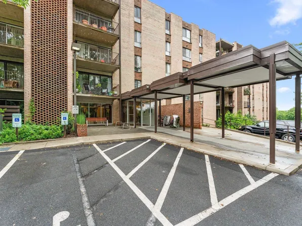 511 1st St N APT 609, Charlottesville, VA 22902