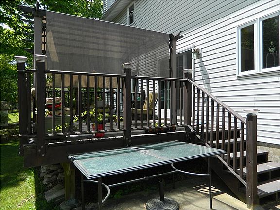 4th image of 328 Pin Oak Rd