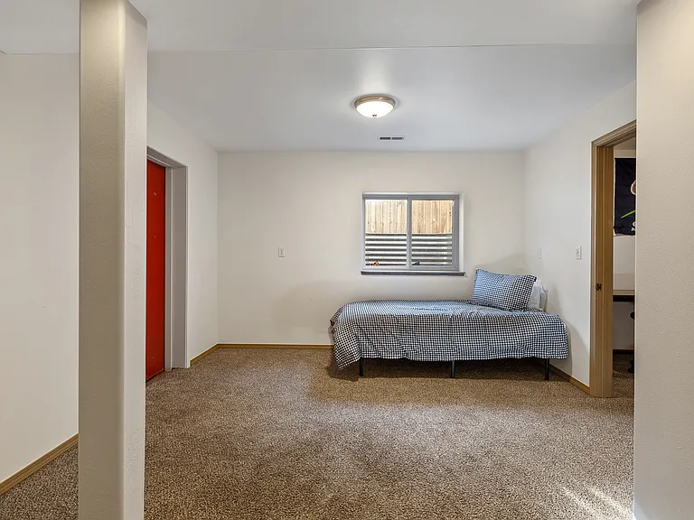 2108 E Lakeside Ave — Photo 15