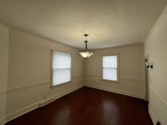 5th image of 28 Sinclair St #1