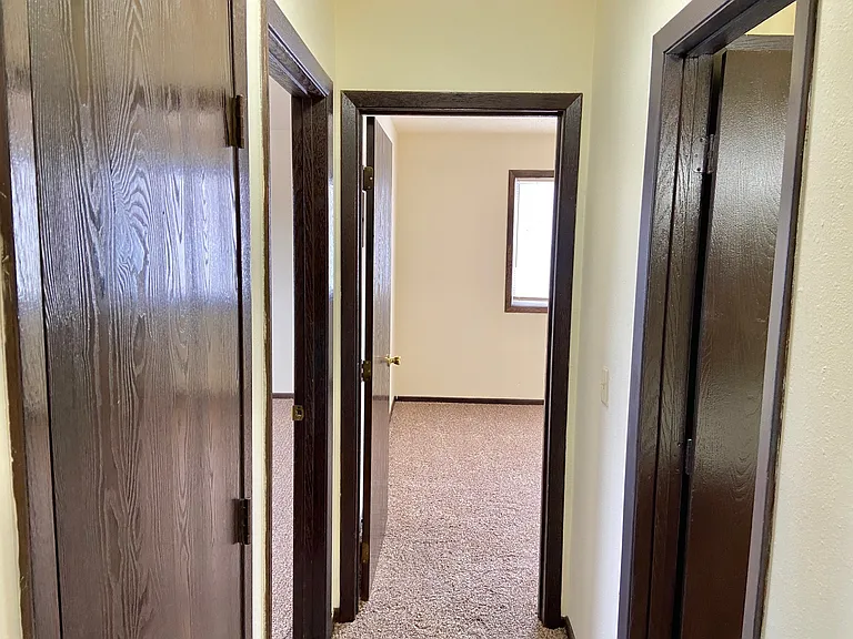 Windsor Crest Apartments — Photo 57