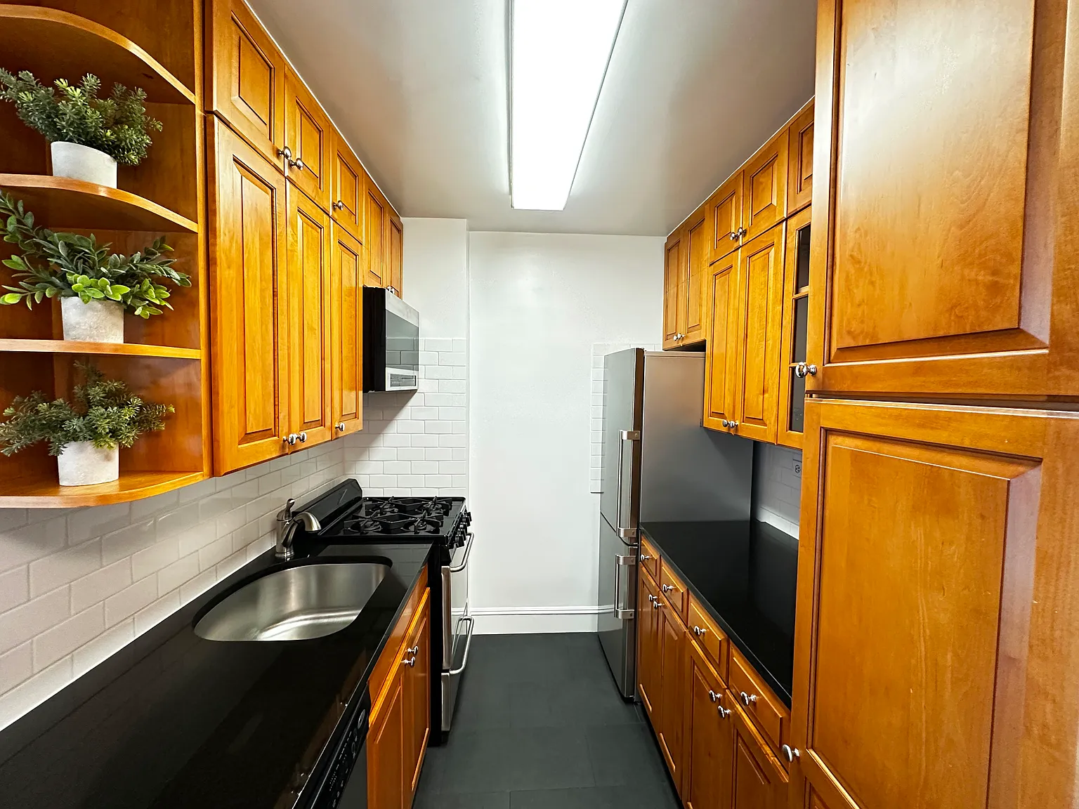 442 West 57th Street — Photo 2
