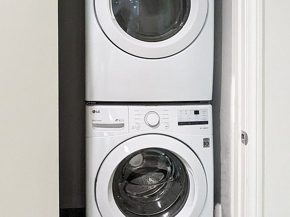 4th image of 1050 S Shenandoah St #2