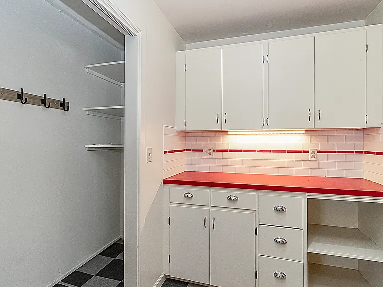 532 Colby Ave — Photo 10