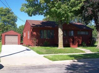 1105 L Ave, Grundy Center, IA 50638