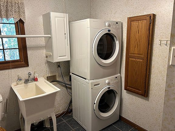 4th image of 10410 Pinewood Dr