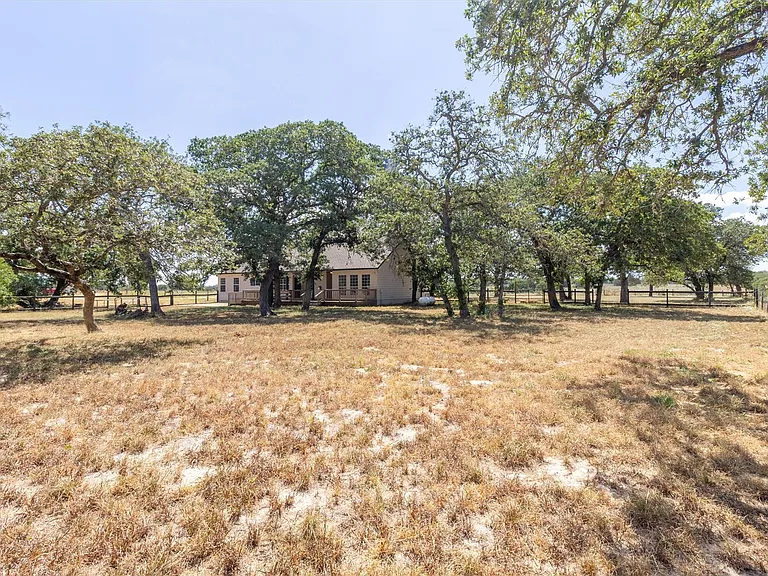9729 FM 775 — Photo 29