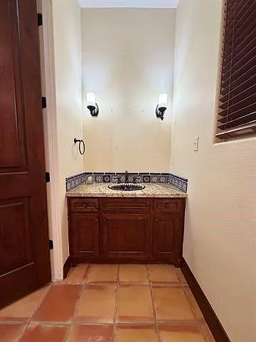 12410 Keith Rd — Photo 35