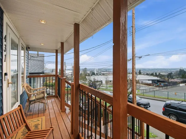 431 School St, New Westminster, BC V3L 3M1