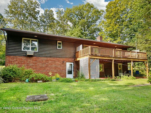 3rd image of 44 Dogwood Drive