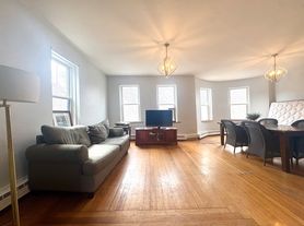 260 Aspinwall Ave
