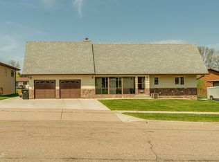 300 W Brandon Dr, Bismarck, ND 58503