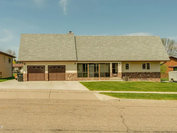 300 W Brandon Dr, Bismarck, ND 58503