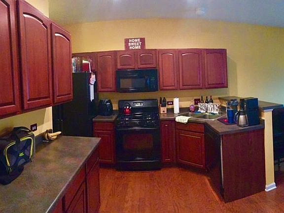 Kitchen with Breakfast Bar