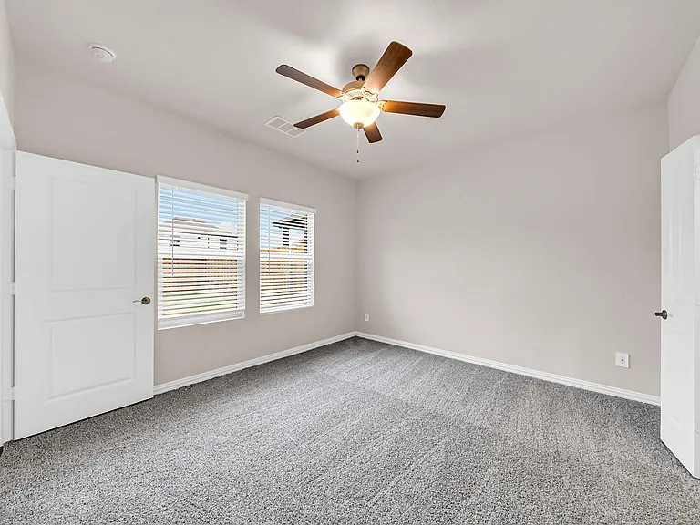 504 Weller Rd — Photo 17