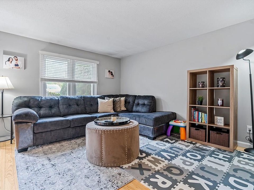 Estates Condominiums 47 Ave Johnston RI Zillow