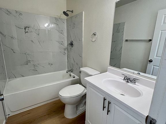 3rd image of 15916 Orchard Ave #15922