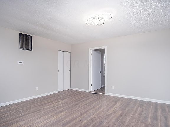 4th image of 1655 Marsdale Ave