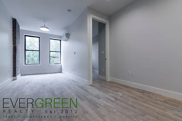 Rented by Evergreen Apartments BK | media 18