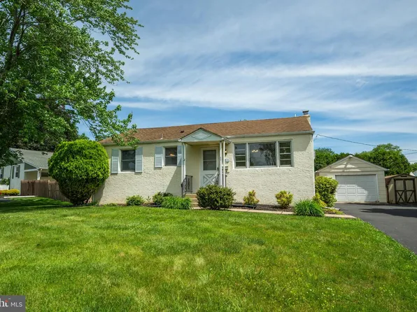 22 Mapleview Dr, Feasterville Trevose, PA 19053