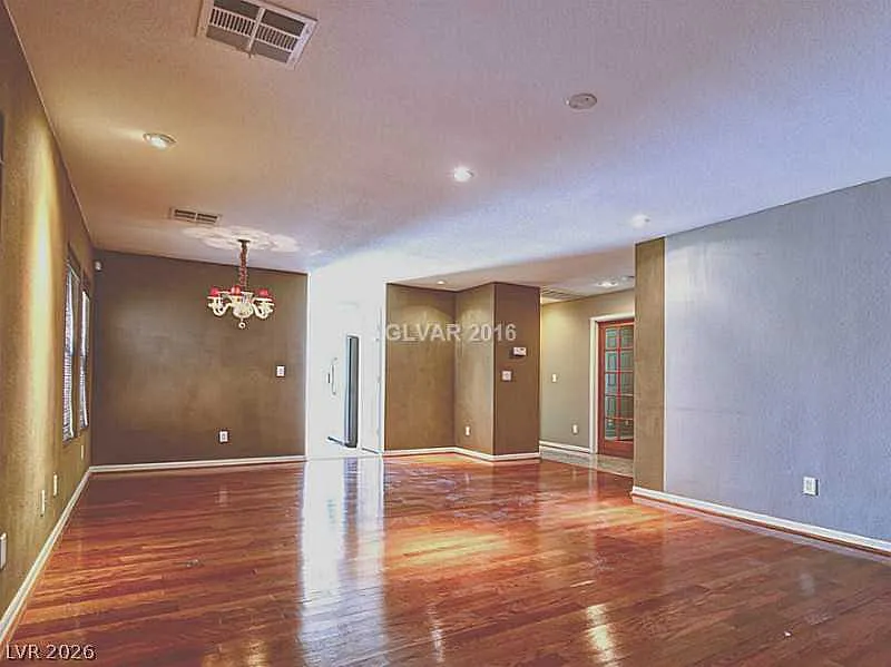 3 bed, 2.0 bath, 1257 sqft, $2,550 — Photo 3