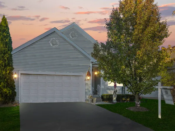 11 E Hague Dr, Antioch, IL 60002