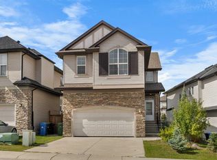 112 E Sherwood Cres NW, Calgary, AB T3R 0G2