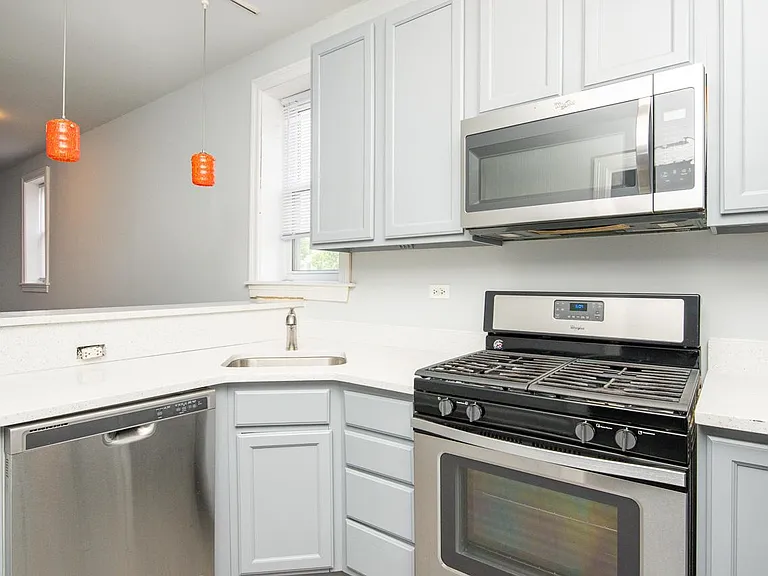 1858 W Cullerton St #1F — Photo 7