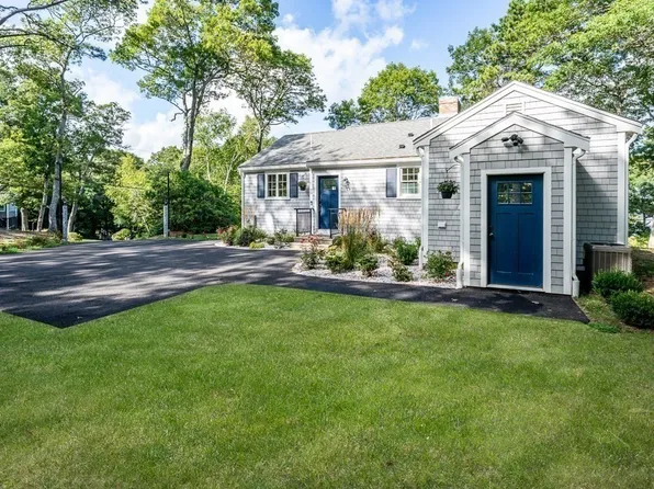 39 Lakewood Dr, Barnstable, MA 02630