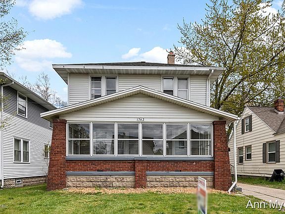 2nd image of 1742 Nelson Ave SE