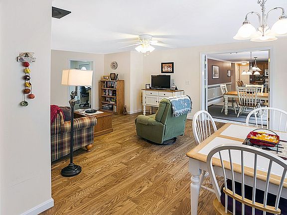 2nd image of 62 Woodhawk Dr