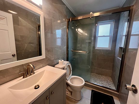 5th image of 185 Arlington St #1